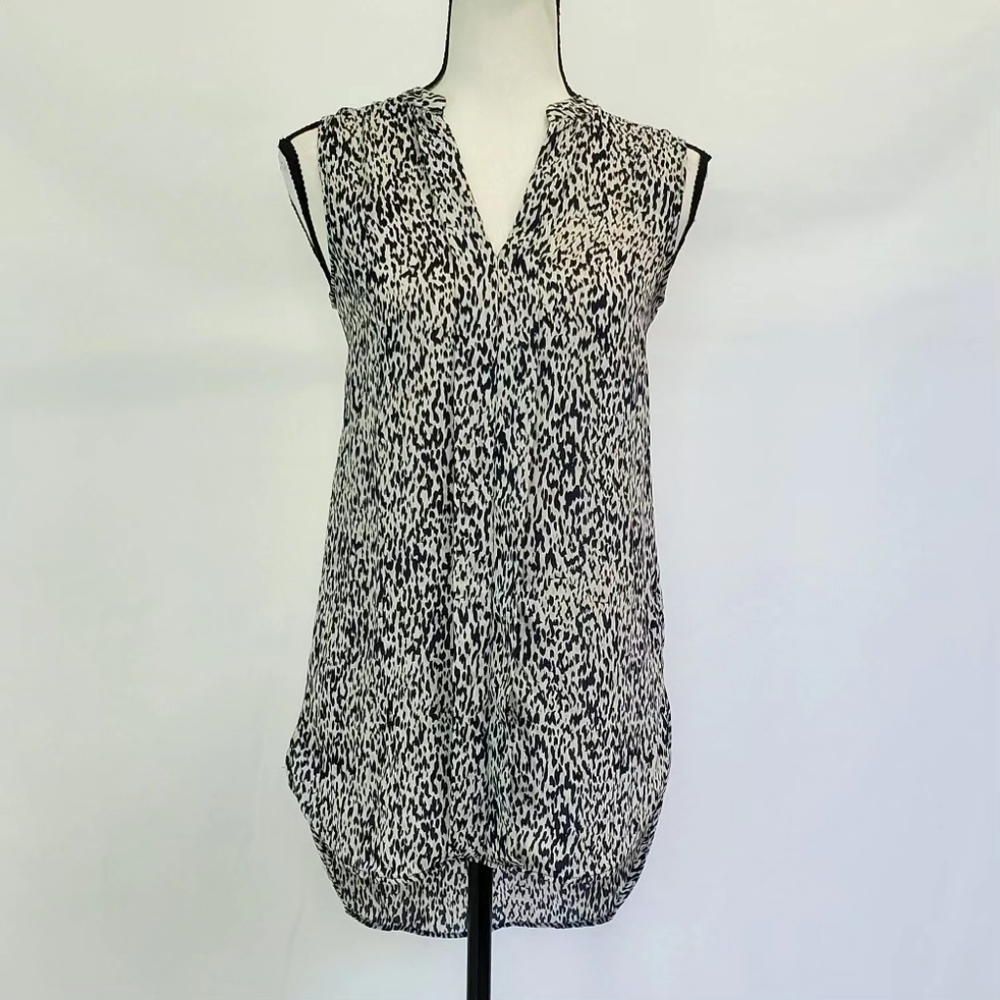H&M Sleeveless Abstract Print V-Neck Droptail Top